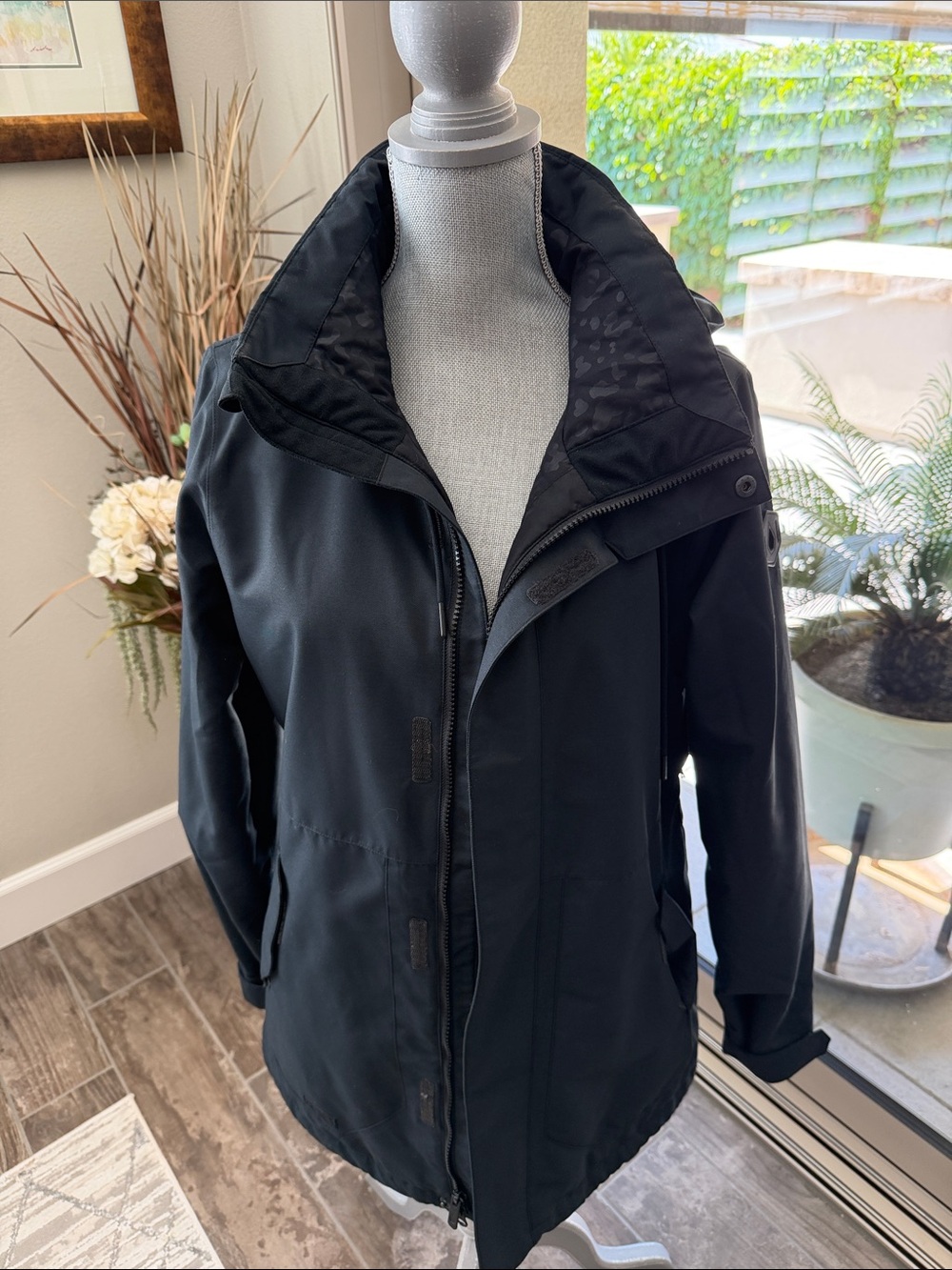 Volcom Black Tactical Snowboarding jacket ladies size M